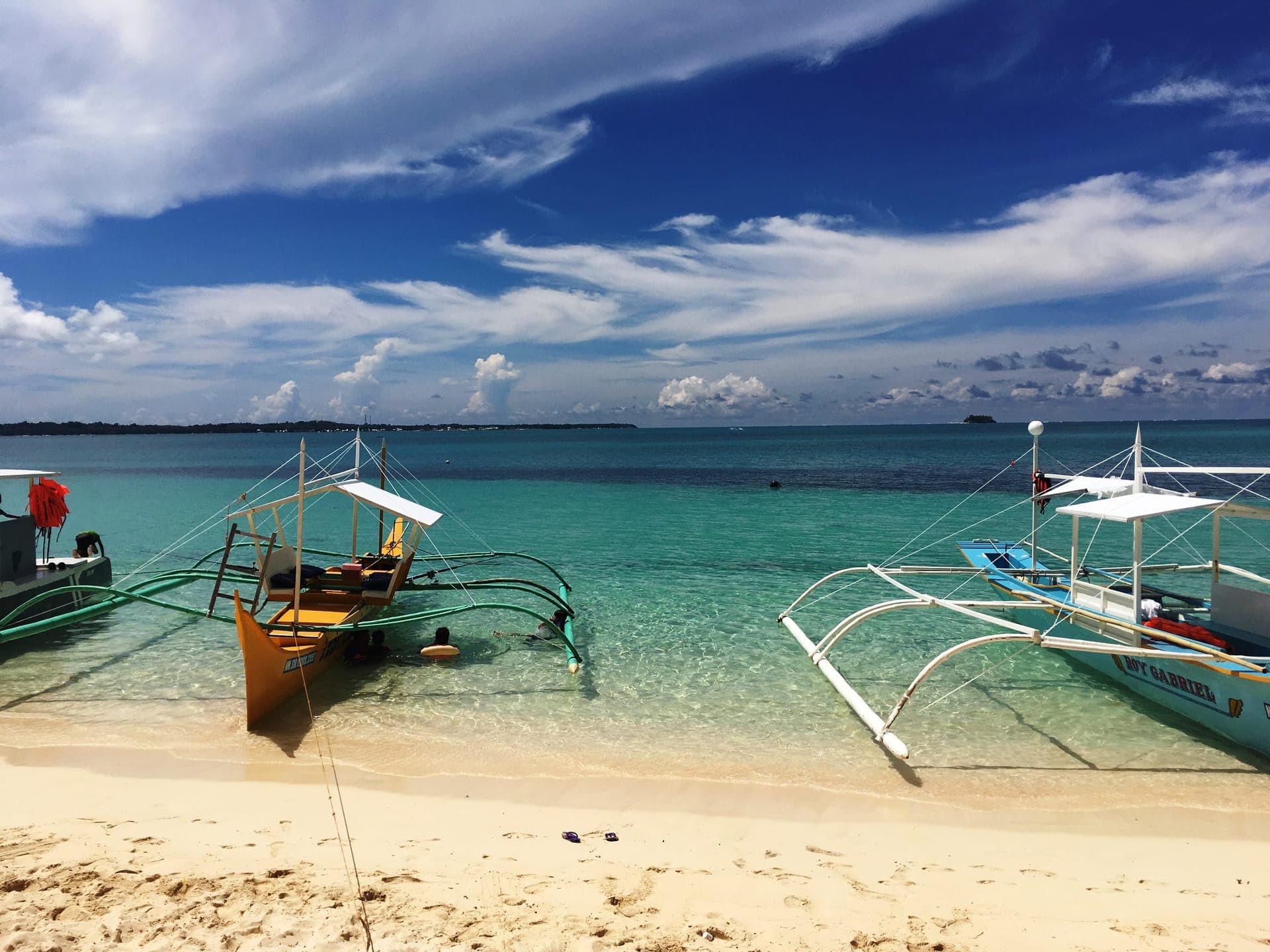 Bangka boats anchored in shallow turquoise water at Daku Island